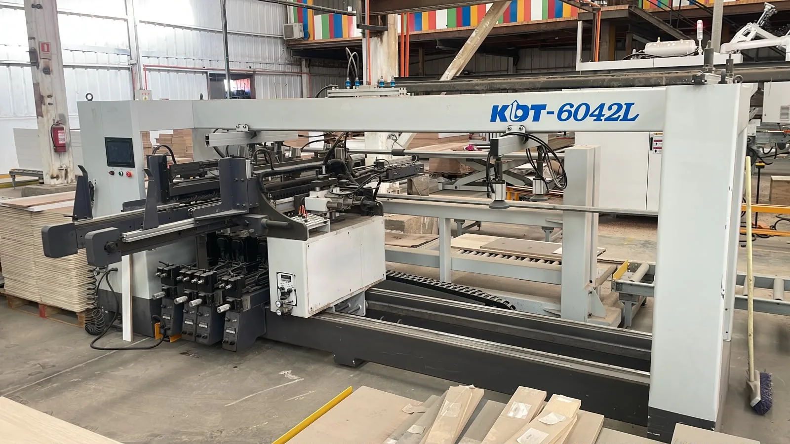 Perforadora KDT KDT-6042L - fotografía 1